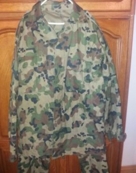 Costum camuflaj mozaic neimblanit si imblanit