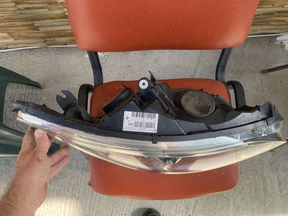 Far Renault Captur 1 partea /dreapta an 2013/2014/2015/2016/2017/2020