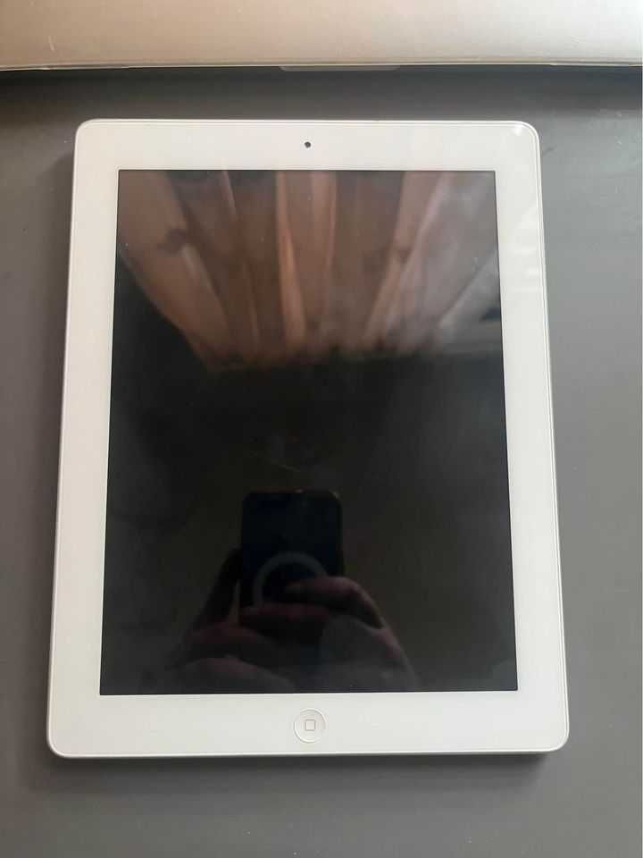 Таблет iPad 2 WiFi 32GB