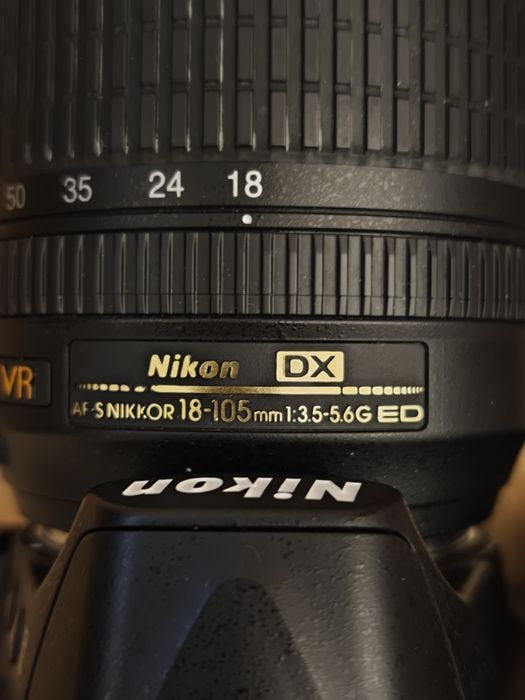 Nikon D3100 + обектив Nikkor 18-105