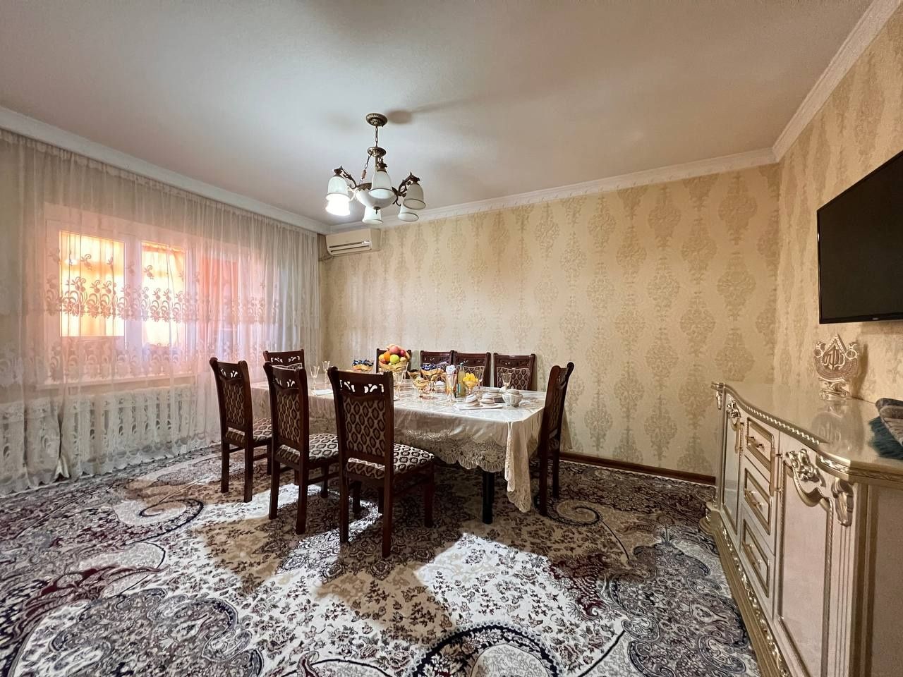Срочно Продаётся квартира 4/9/9
Алмазарский район Беруний

- Комнаты р