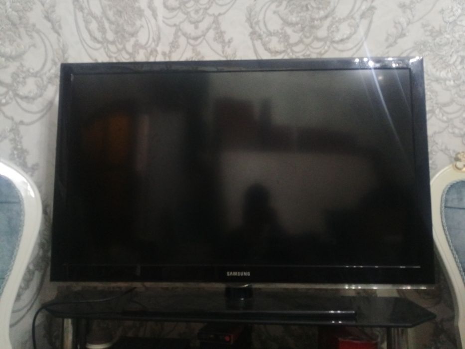 Телевизо от Самсунг очень большой очень громкий звук в хорошем состоян