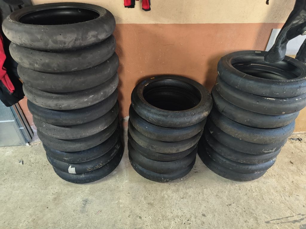 Предни сликове Pirelli и Dunlop