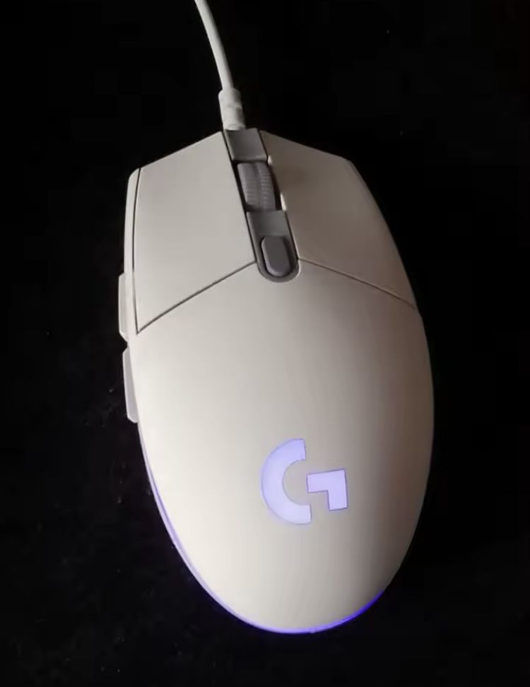 Геймърски мишки Logitech G102 в двата цвята