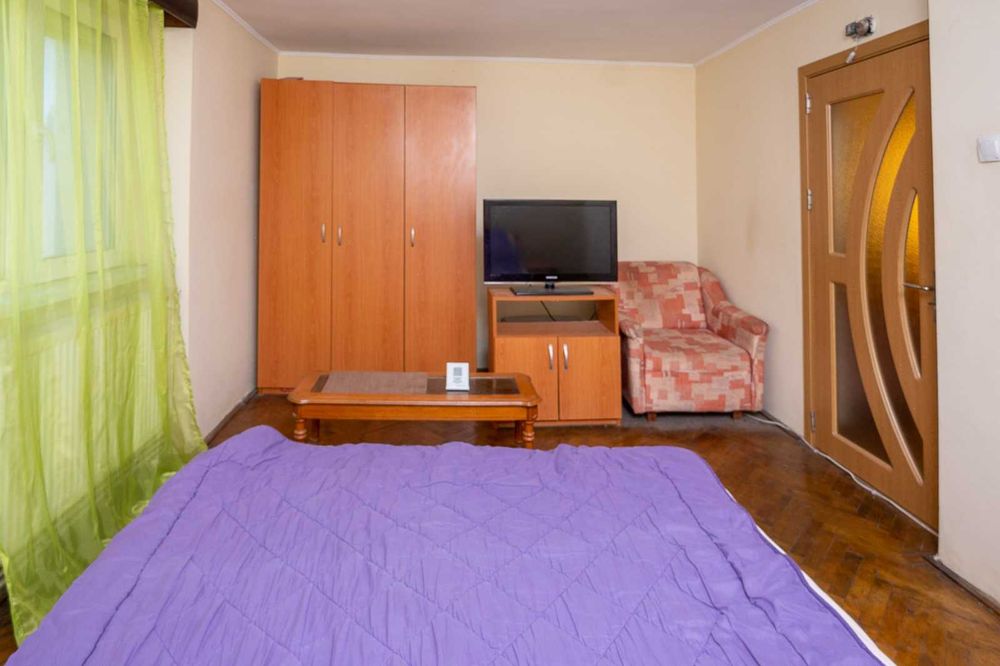 Apartament 2 camere + terasa, etaj 2, central.