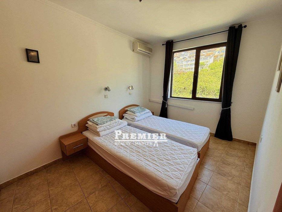 Тристаен апартамент с гледка към морето на 300 метра от плажа