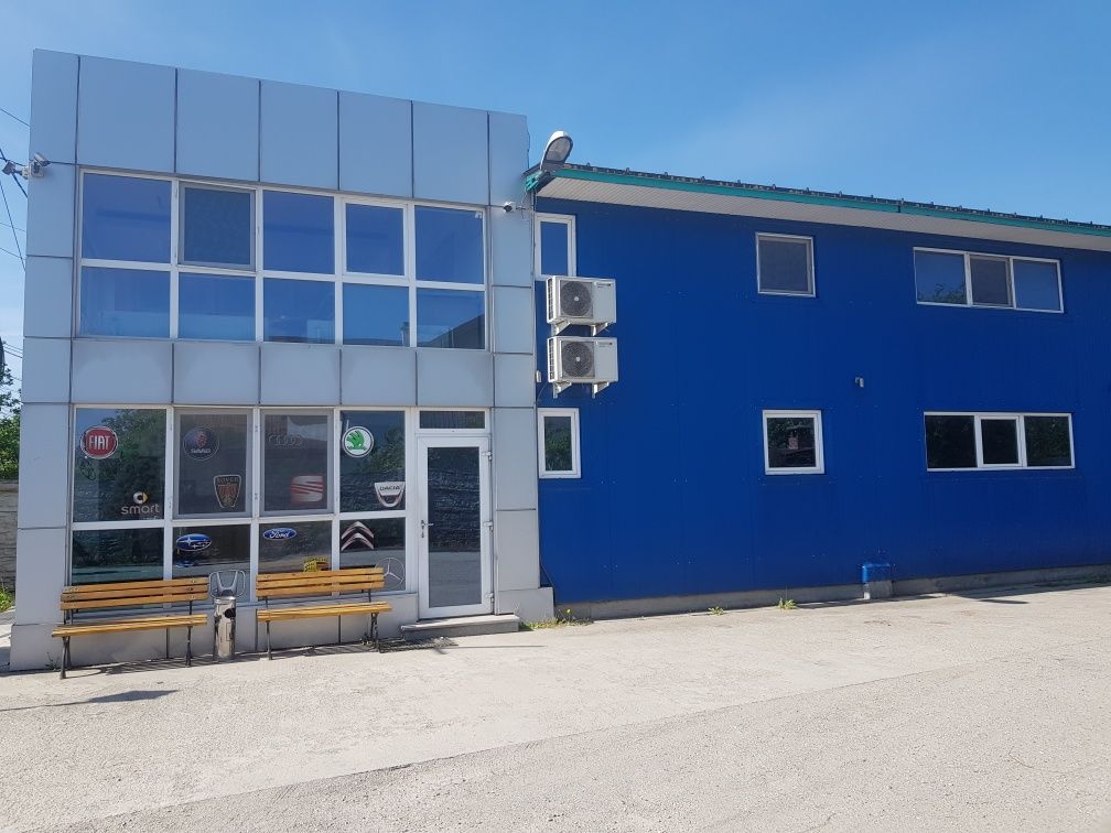 Birouri . hala . fost service auto