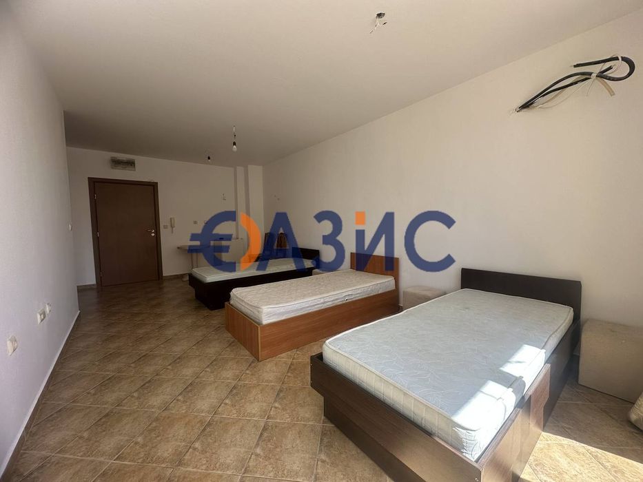 Продава се Двустаен апартамент в с. Кошарица, Област Бургас - 68 кв.м за 884 €/кв.м - Снимка #3