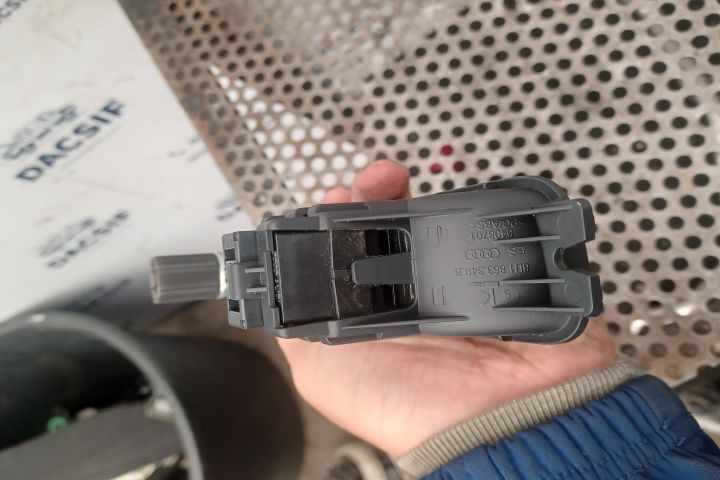 Buton frana de mana 8U1863349B Audi Q3 8U [2011 - 2014] Crossover 2.0