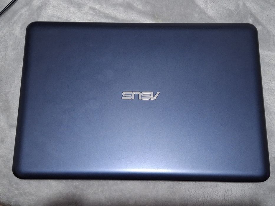 Vând Asus EeeBook X205TA