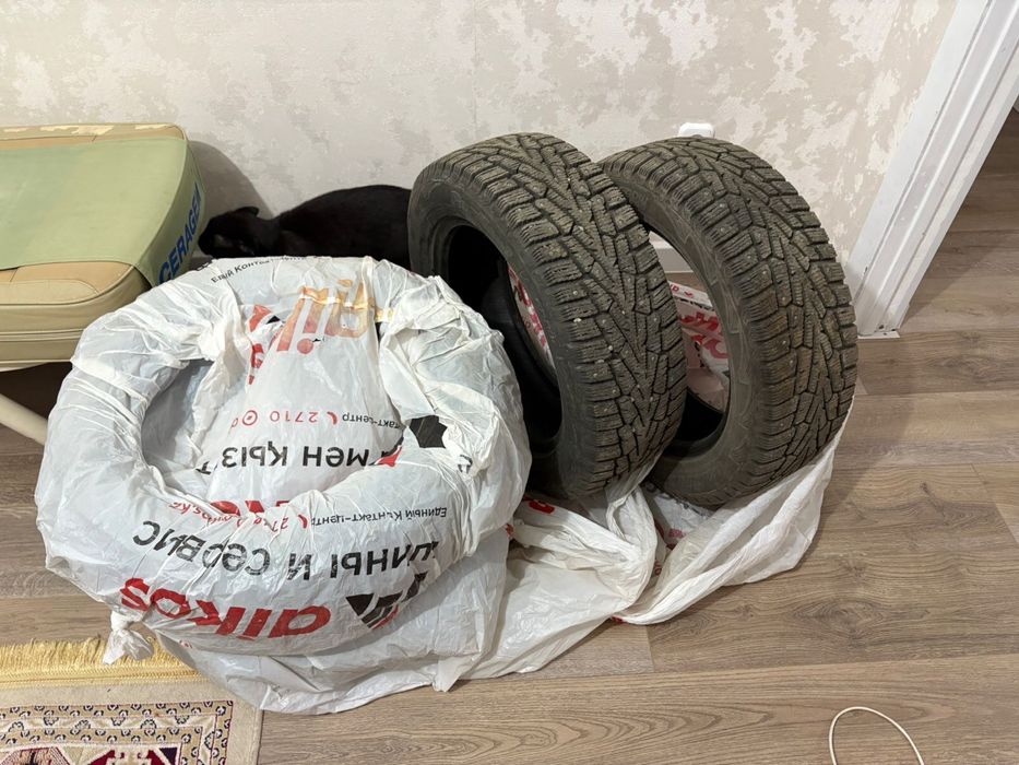 Продам  зимние шипованные шины , в очень хорошем состоянии ,срочно R16