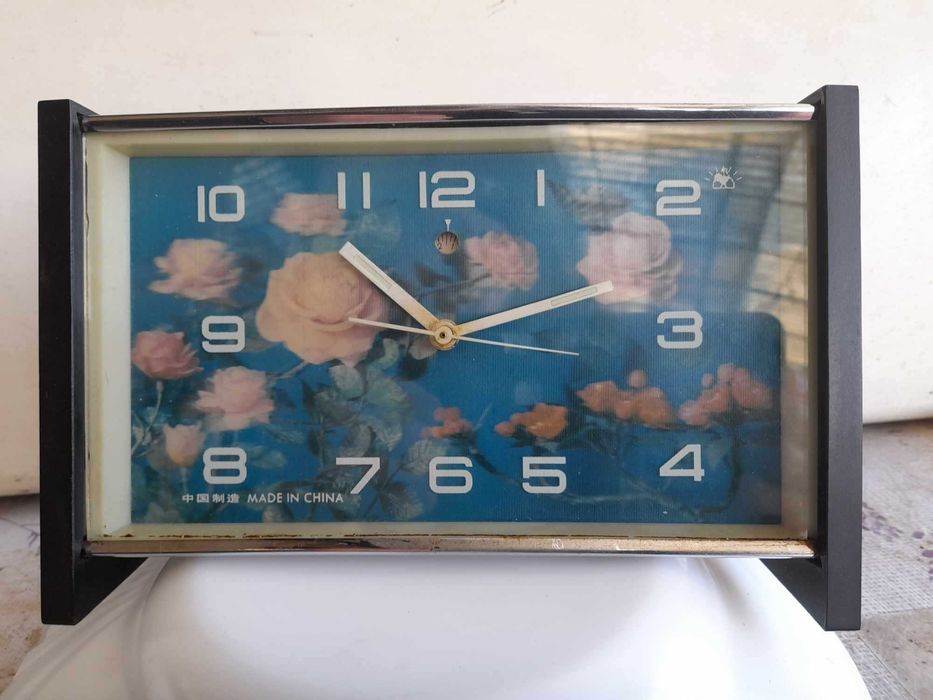 Ceas desteptator de semineu-mecanic ,cu cadran 3D China