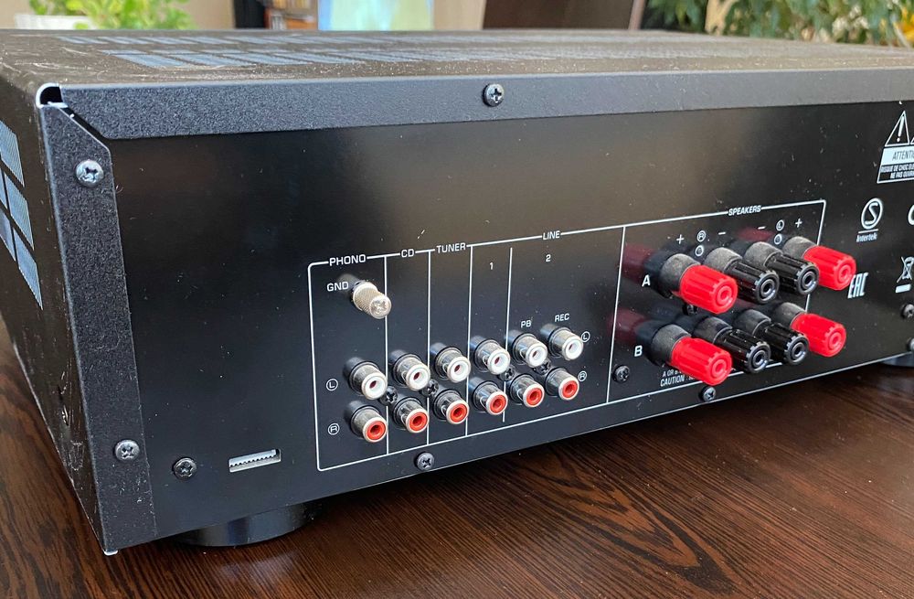 Yamaha A-S201 интегриран стерео усилвател