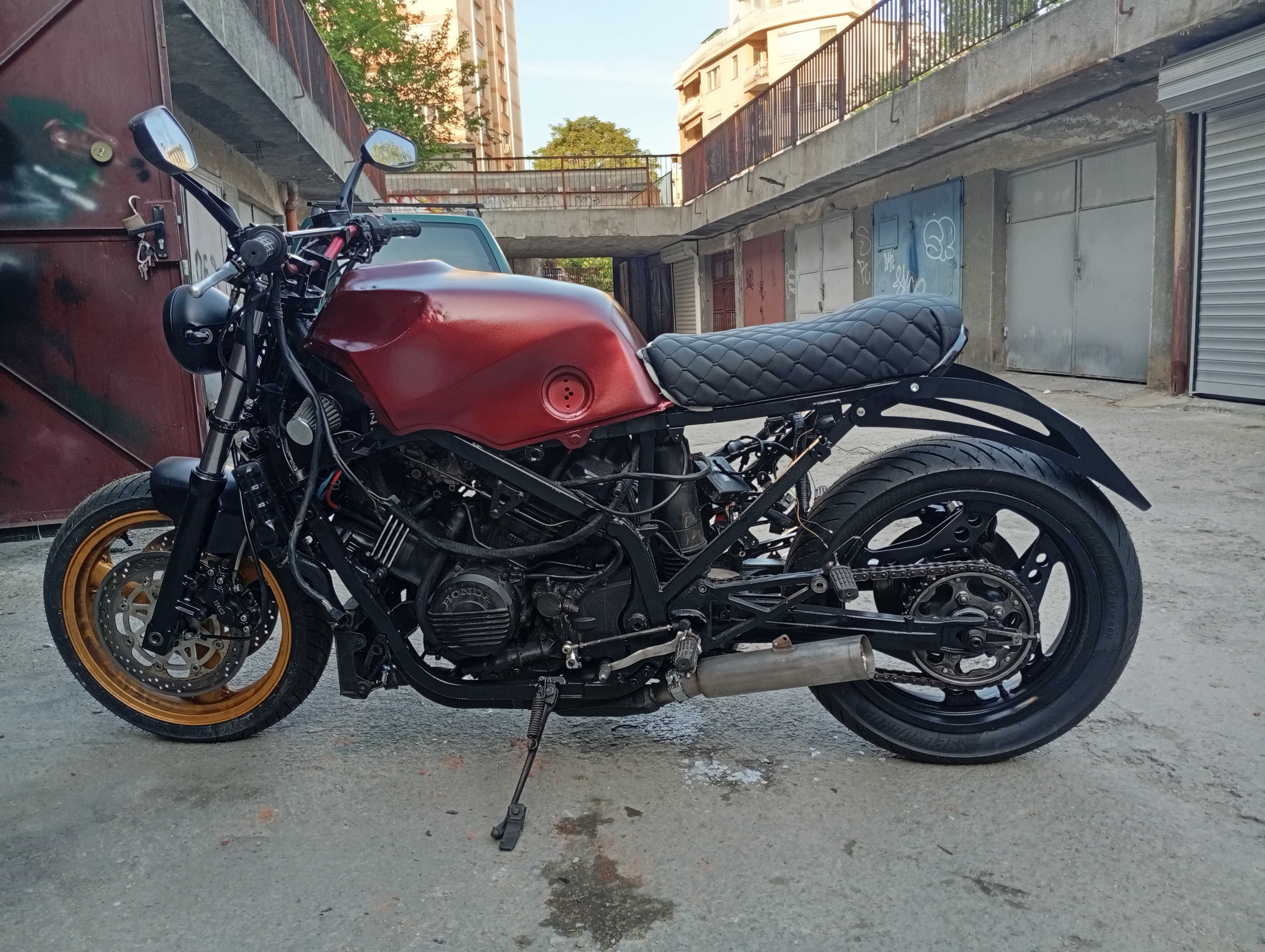 Мотоциклет Honda vf 1000f 2
