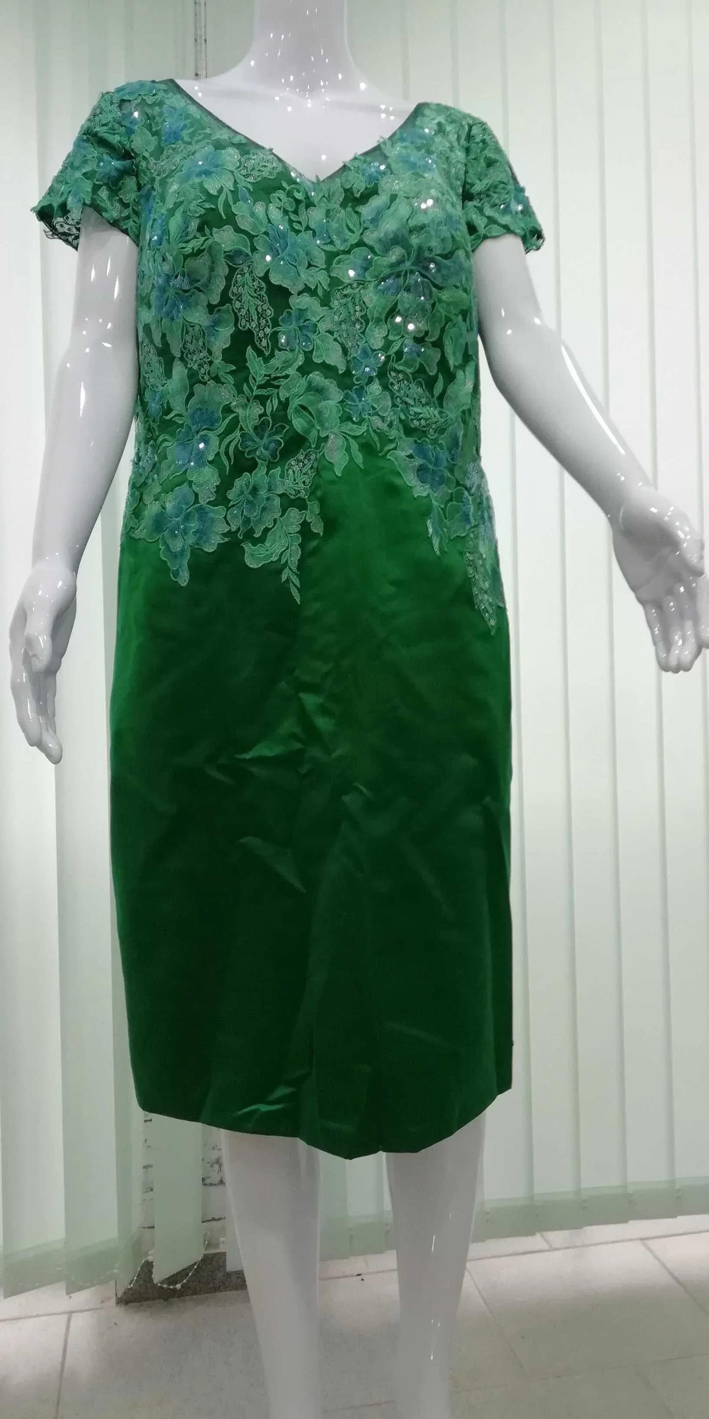 Прекрасна рокля в зелен цвят