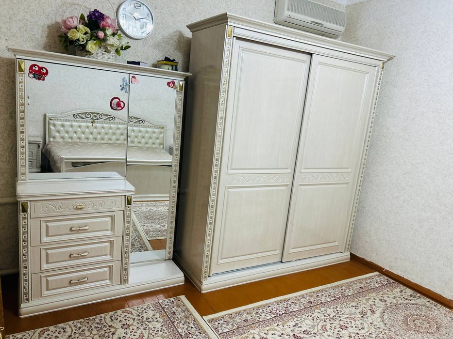 Продаётся спальный гарнитур (Россияская мебель)