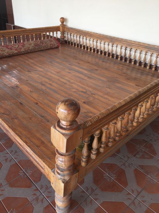 Продается топчан за один миллион восемьсот тысяч срочно