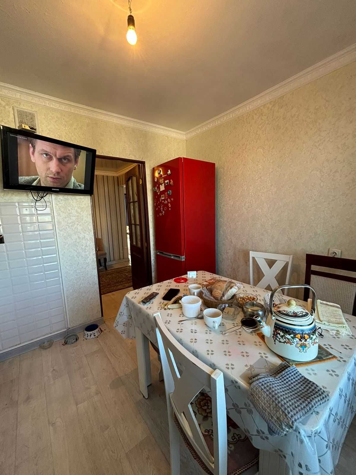 продам 4-х комнатную квартиру в 8 микрорайоне