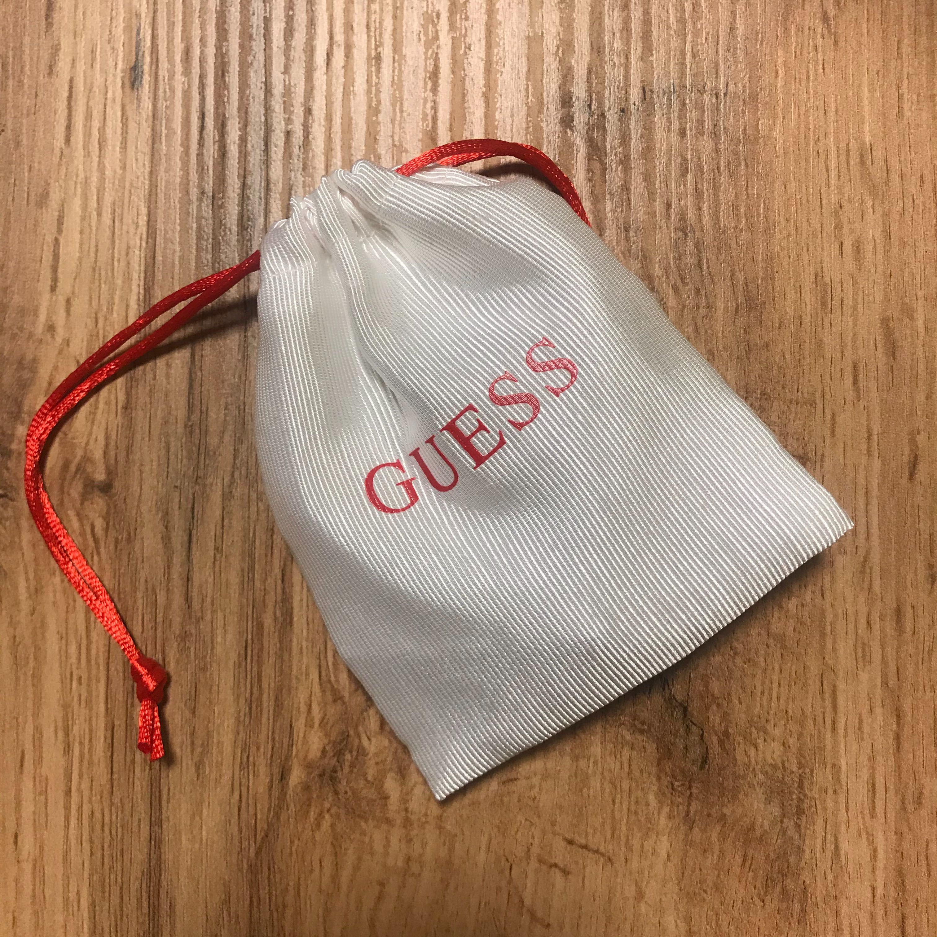 Обеци сърчица Guess