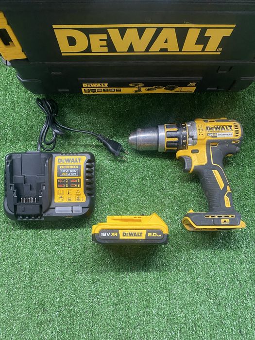 Безчетков ударен винтоверт Dewalt DCD795 с батерия 2ah,зарядно и куфар