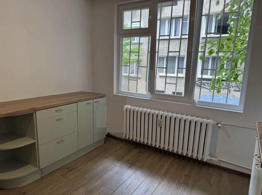 Тристаен, под наем, Център-НДК