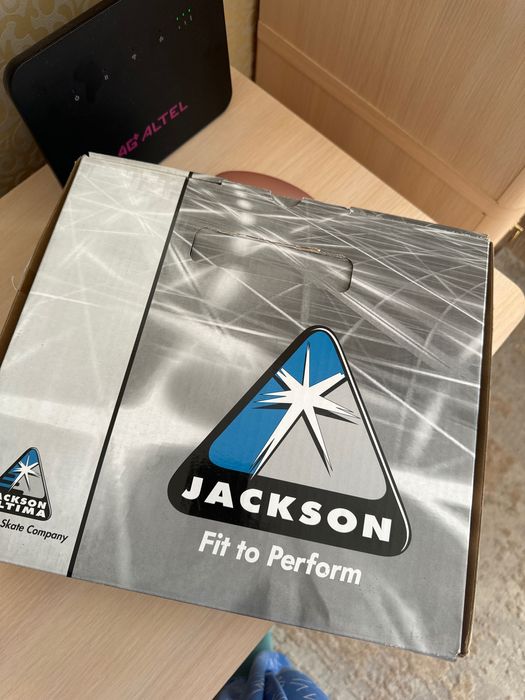 Коньки для фигурного катания фирмы JACKSON с защитной,  размер 28-29