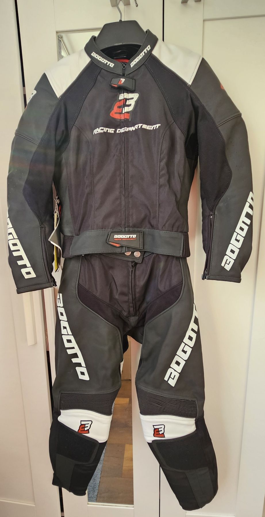 Costum piele moto dama marimea 38 NOU