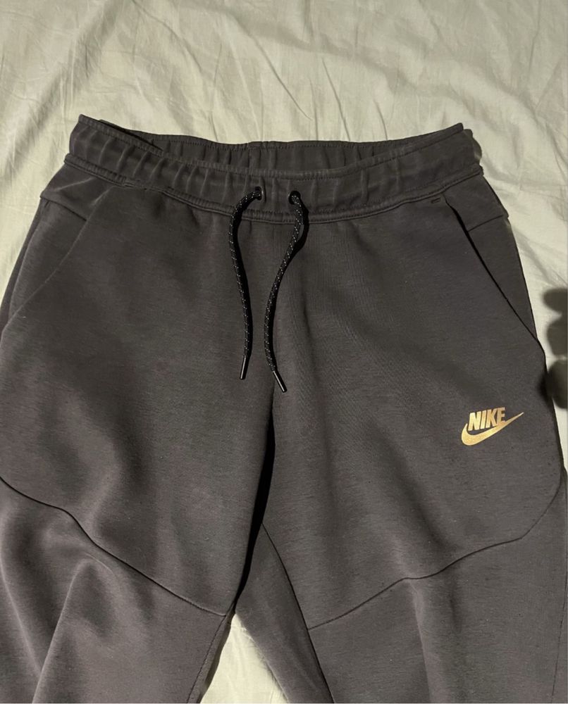Долнище Nike Tech Fleece S