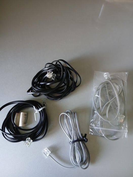 Провода для стационарных телефонов.