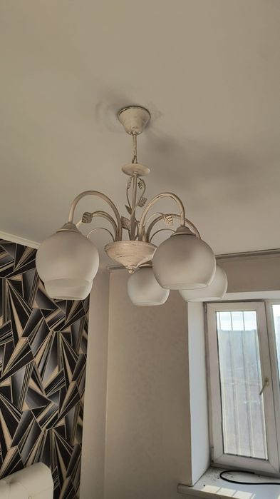 Продам люстры, красивые б/у, не дорого