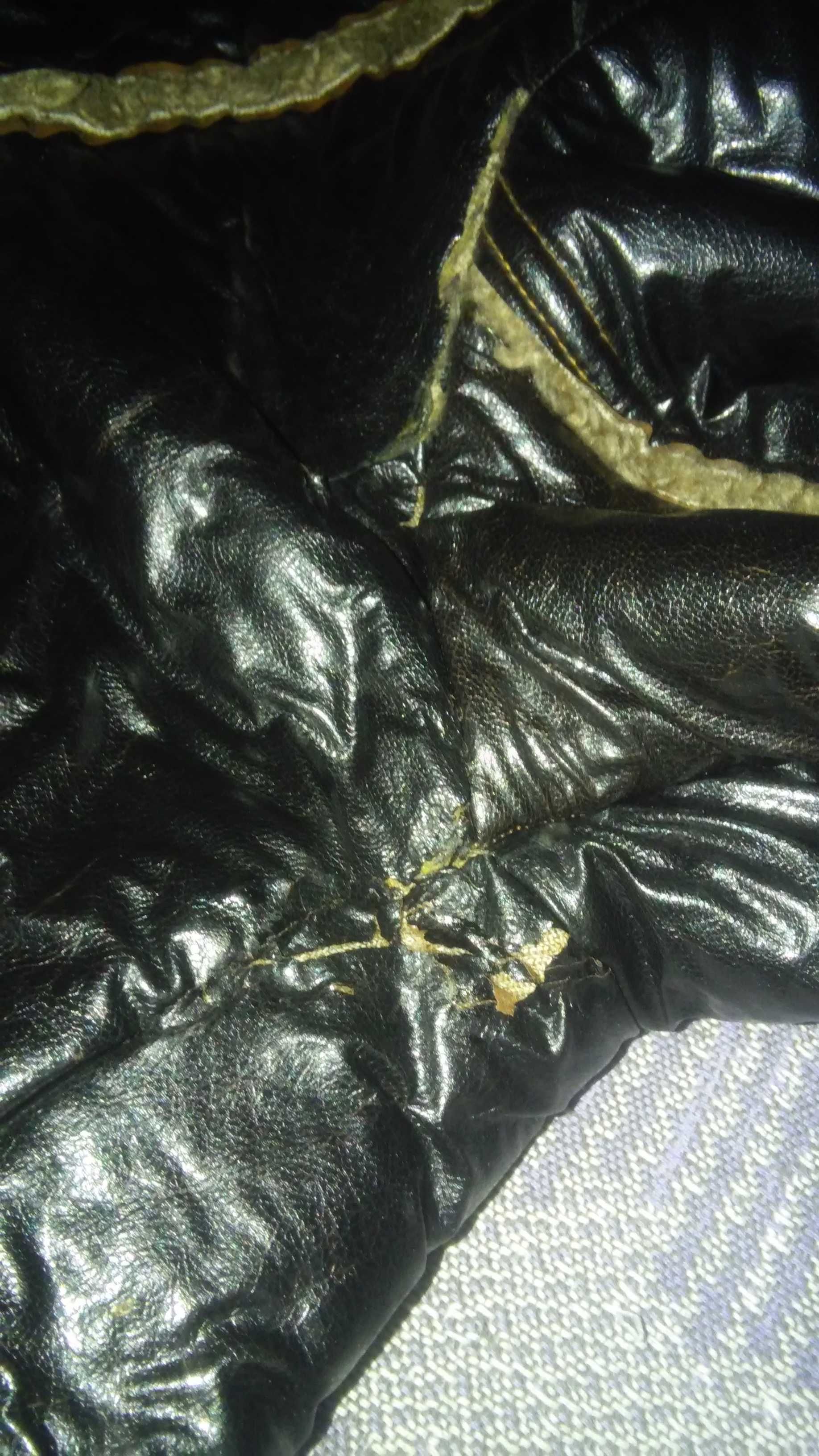 Продам старую зимнюю куртку.Требуется починка.Цена окончательная