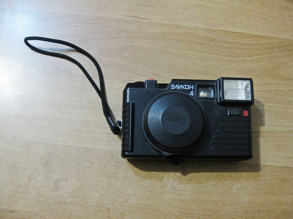 СССР. Пленочный фотоаппарат Эликон-4.