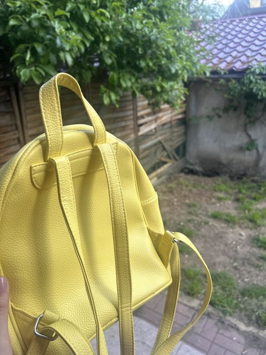 Жълта раничка Pull&Bear