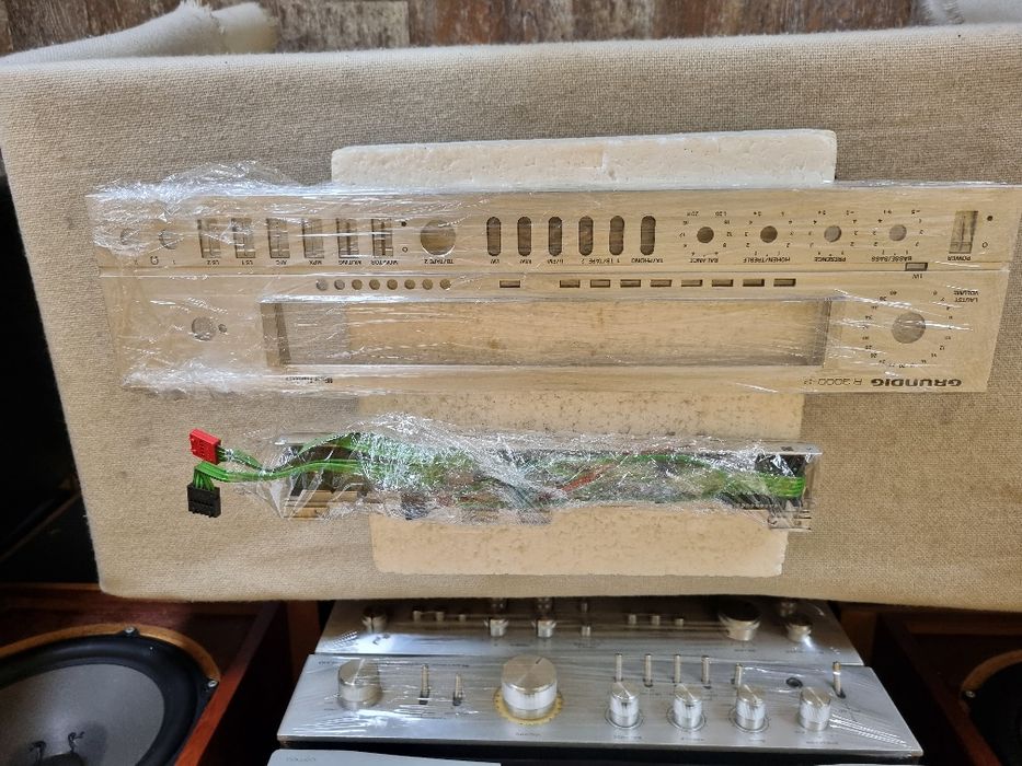 Panou frontal Amp Grundig R 3000-2. Impecabil.