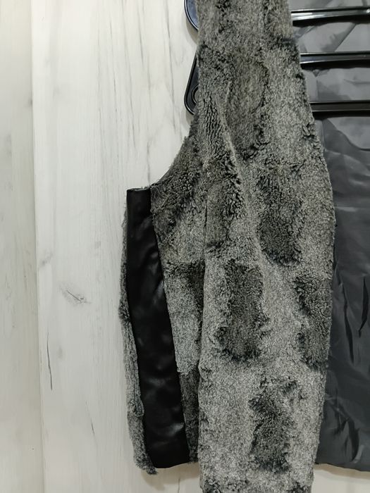 Елек с кожени елементи