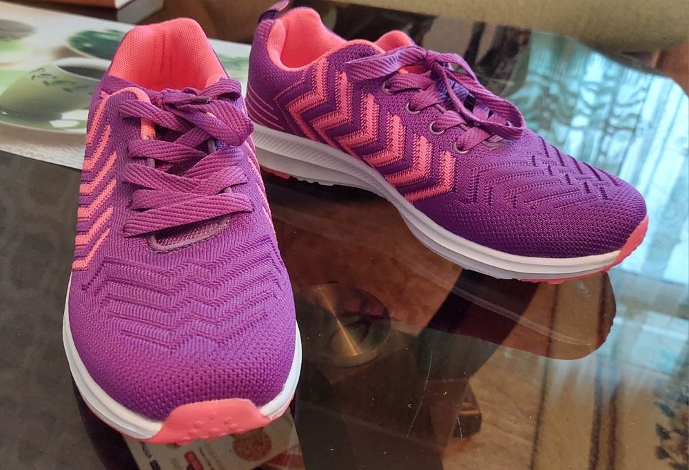 Кроссовки новые 41 (маломерки)