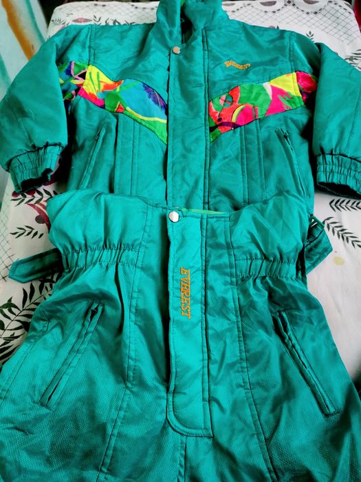 COMBINEZON impermeabil pentru Sky,zăpadă,frig. Vârsta 4-5 ani.