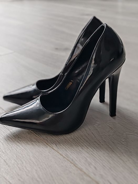 Pantofi stiletto