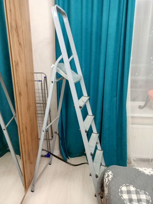 Стремянка. Новая! Срочно! Высота 2м