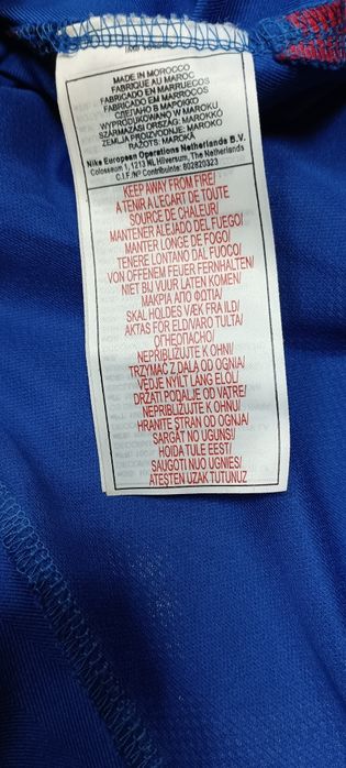 Различни футболни екипи