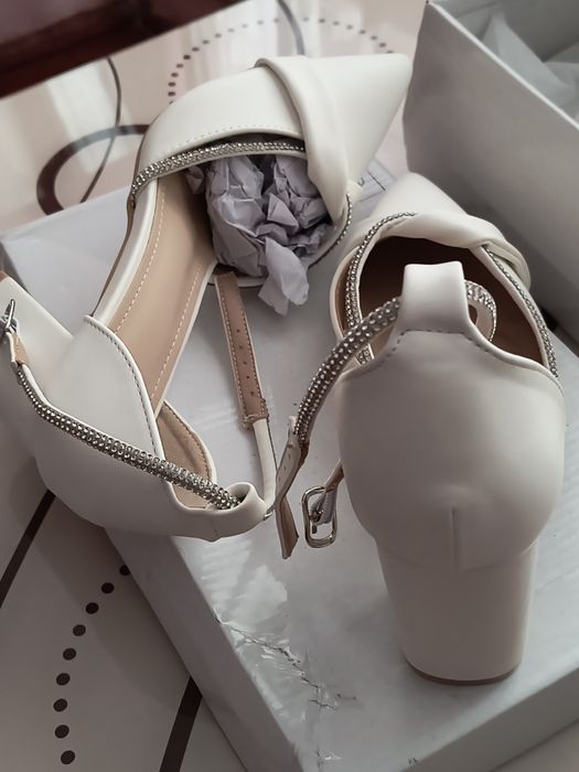 Pantofi eleganți de seara