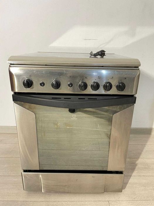 Aragaz Indesit cu 4 Arzătoare