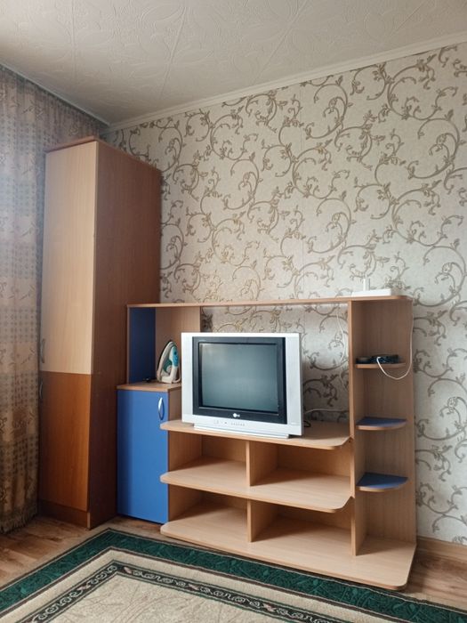 Сдам 1 ком квартиру в 8 микрорайоне. На долгий срок остановка( Апогей)