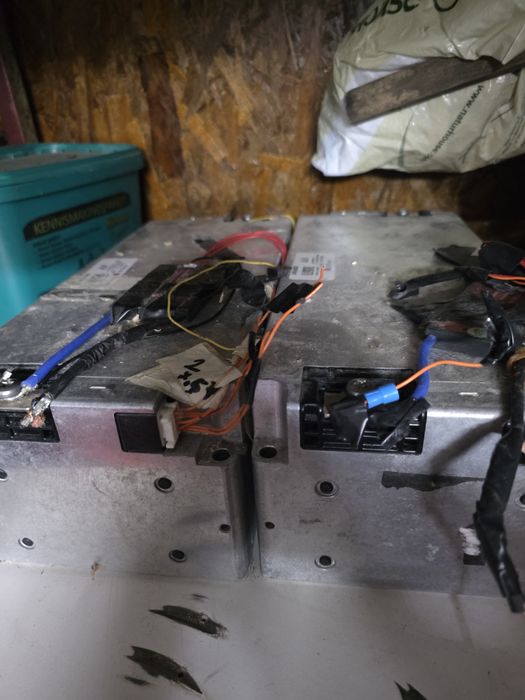 Baterii 2 buc litiu-ion de 220a/ buc