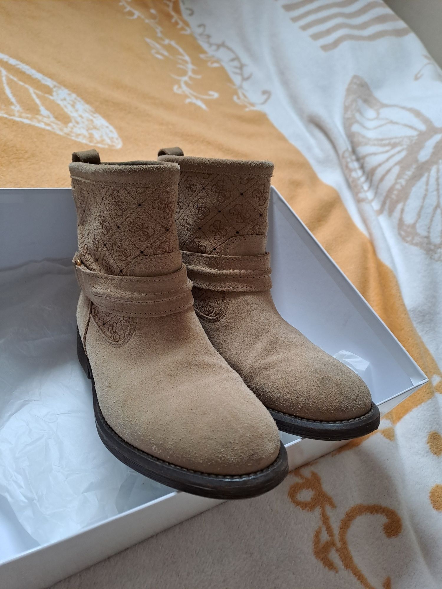 Боти на Guess 37'