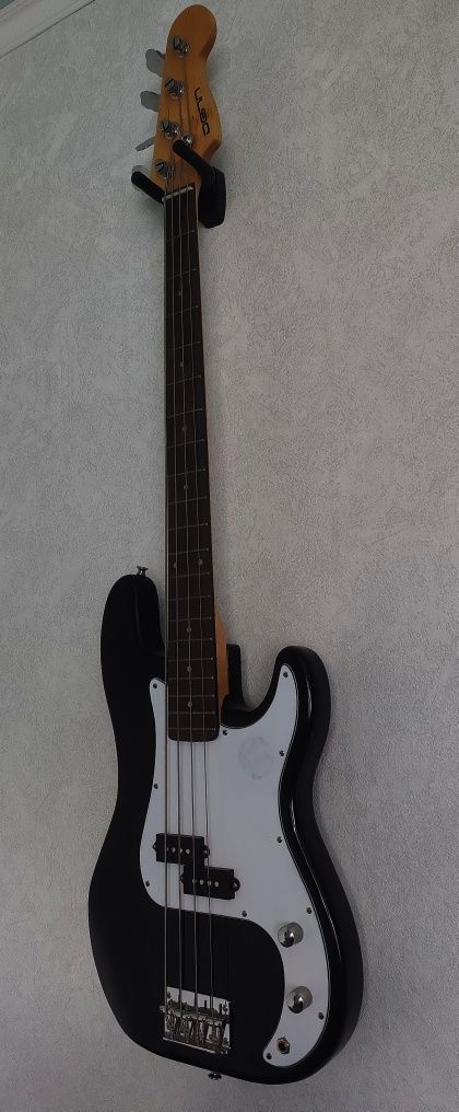 Басс-гитара Denn SB100 BK.