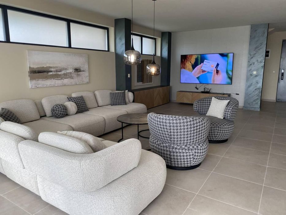 Дава се под наем Къща в Бургас, Сарафово - 250 кв.м за 3570 € - Снимка #1