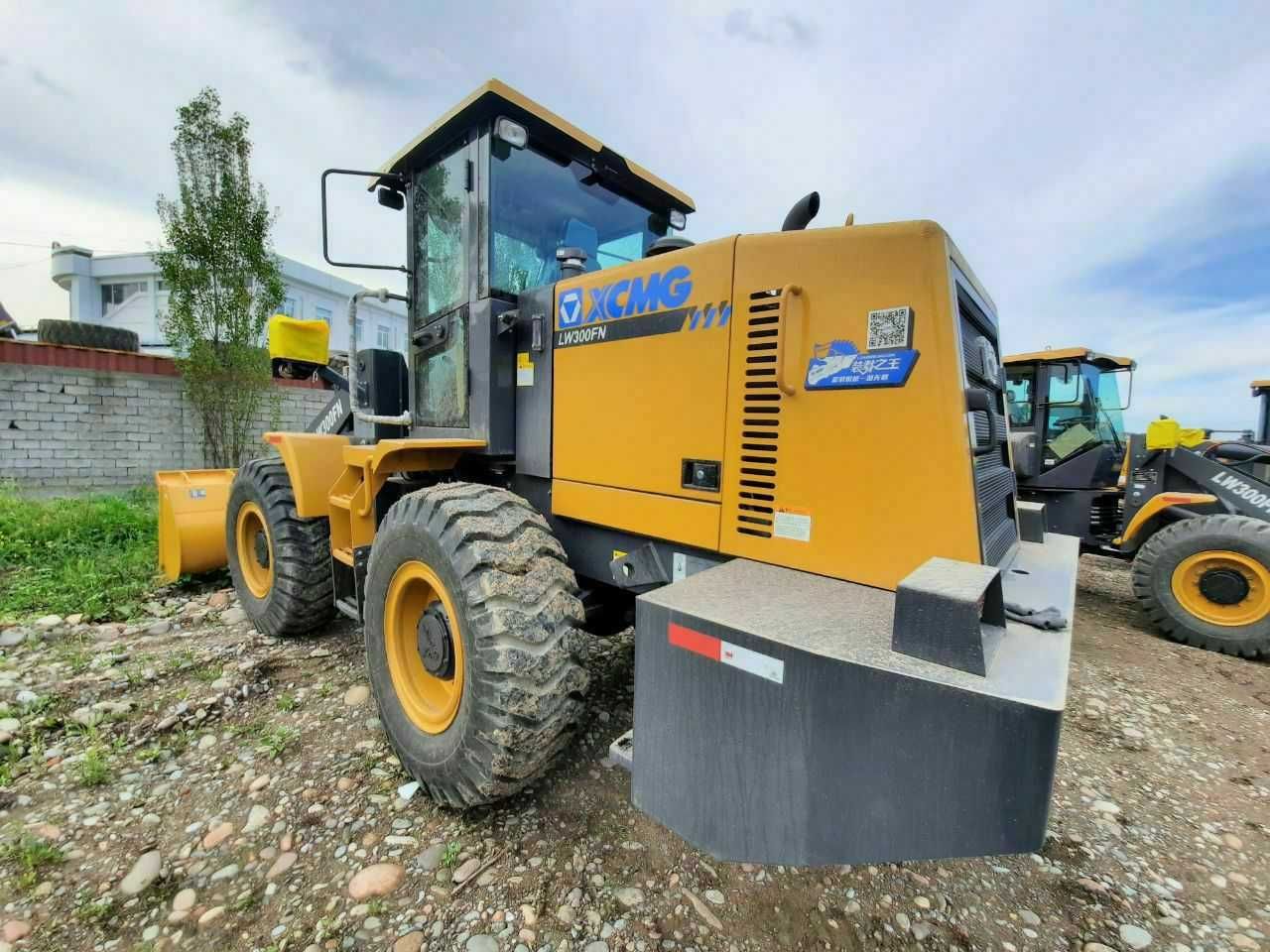 XCMG LW300FN 1.8 куб рычаг. бизда бошка турдаги махсус техникалар бор.