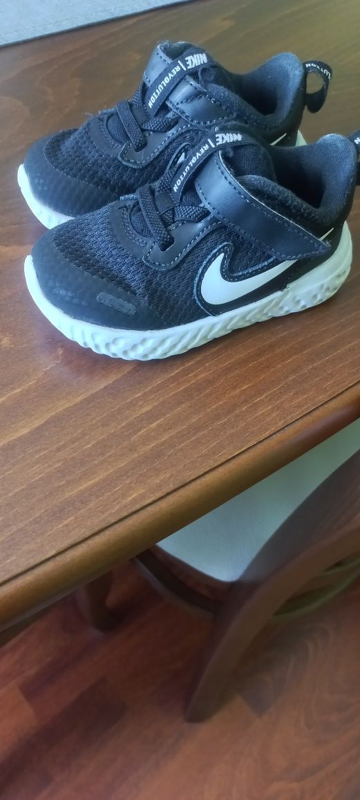 Маратонки Nike, размер 22