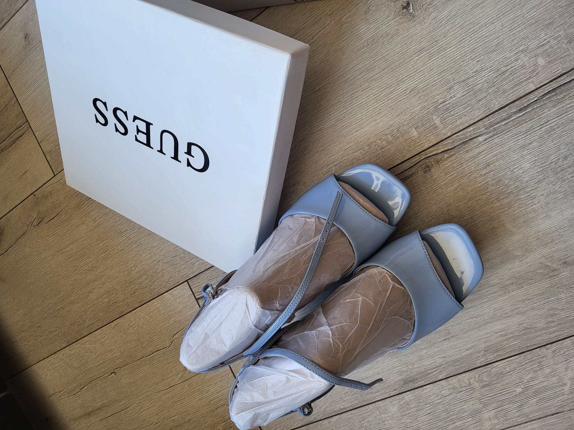 Дамски сандали с платформа Guess